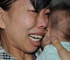 mẹ khóc nghẹn ôm con 7 tháng tuổi bị tim và dị tật môi