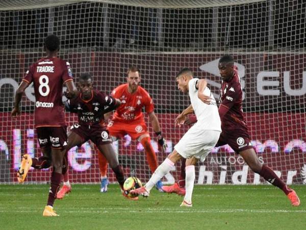 Bóng đá Quốc Tế ngày 23/9: PSG suýt mất điểm trên sân của Metz