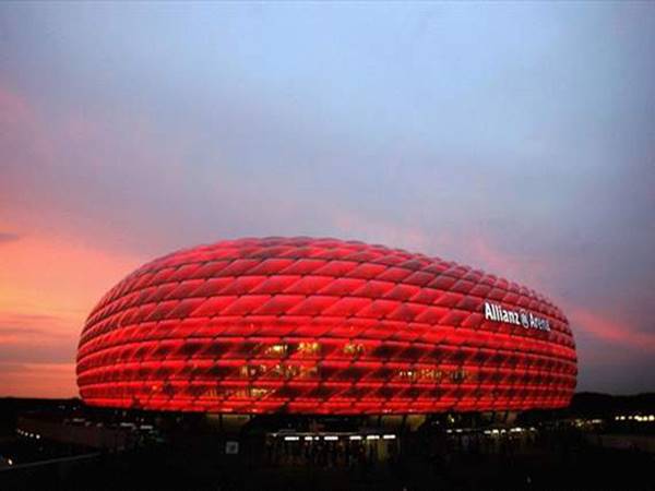 Tin bóng đá 1/12: Bayern sẽ phải chơi trên sân nhà không giả