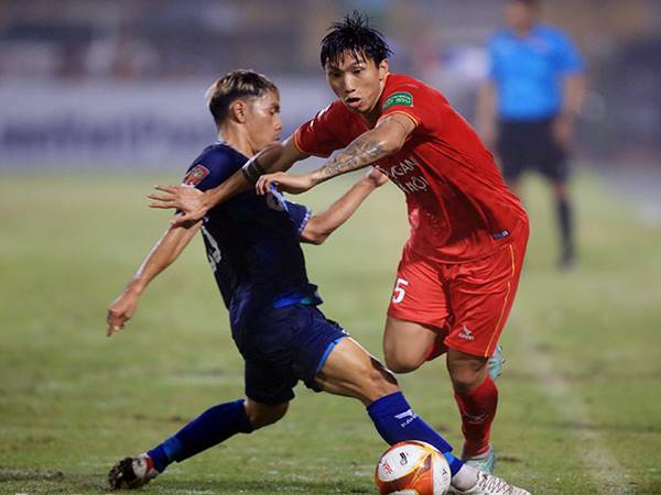 Bóng đá Việt Nam 12/8: Đoàn Văn Hậu sắp lập kỷ lục V.League
