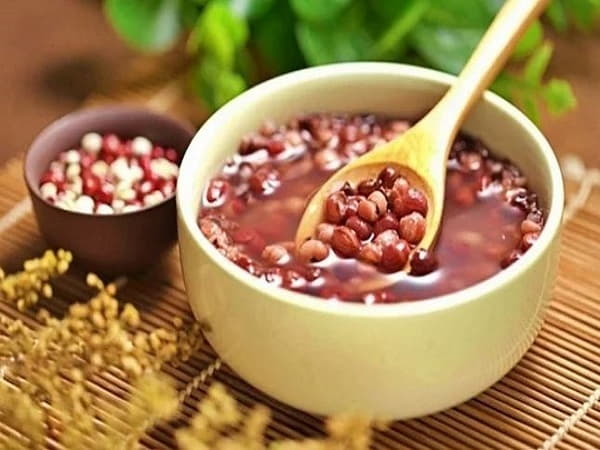 Ý nghĩa tâm linh và phong thủy của phong tục ăn chè đậu đỏ