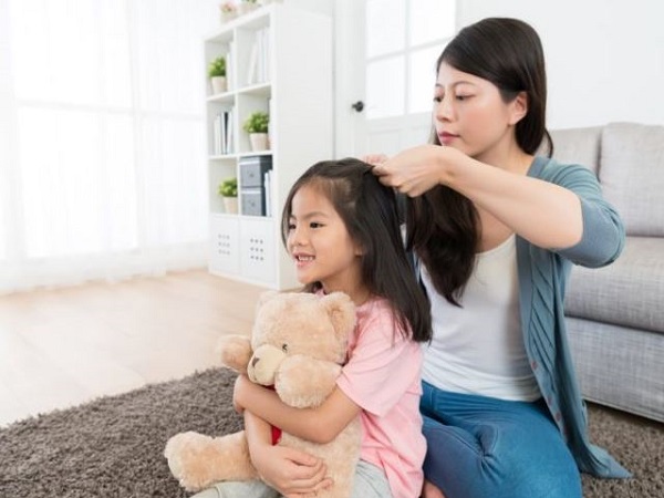 bí quyết gỡ rối tóc cho bé mà không làm đau mẹ nên biết