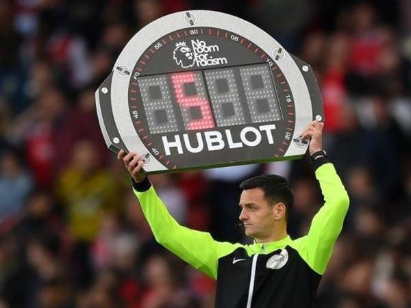 Luật bù giờ trong bóng đá